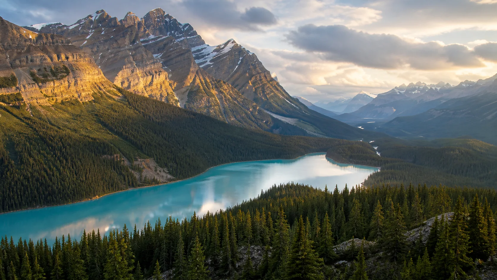 Fotografia di un paesaggio montano con lago, esempio di contenuto visivo creato e distribuito da un fotografo.